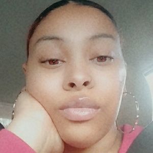 Meet your Posher, Roneca